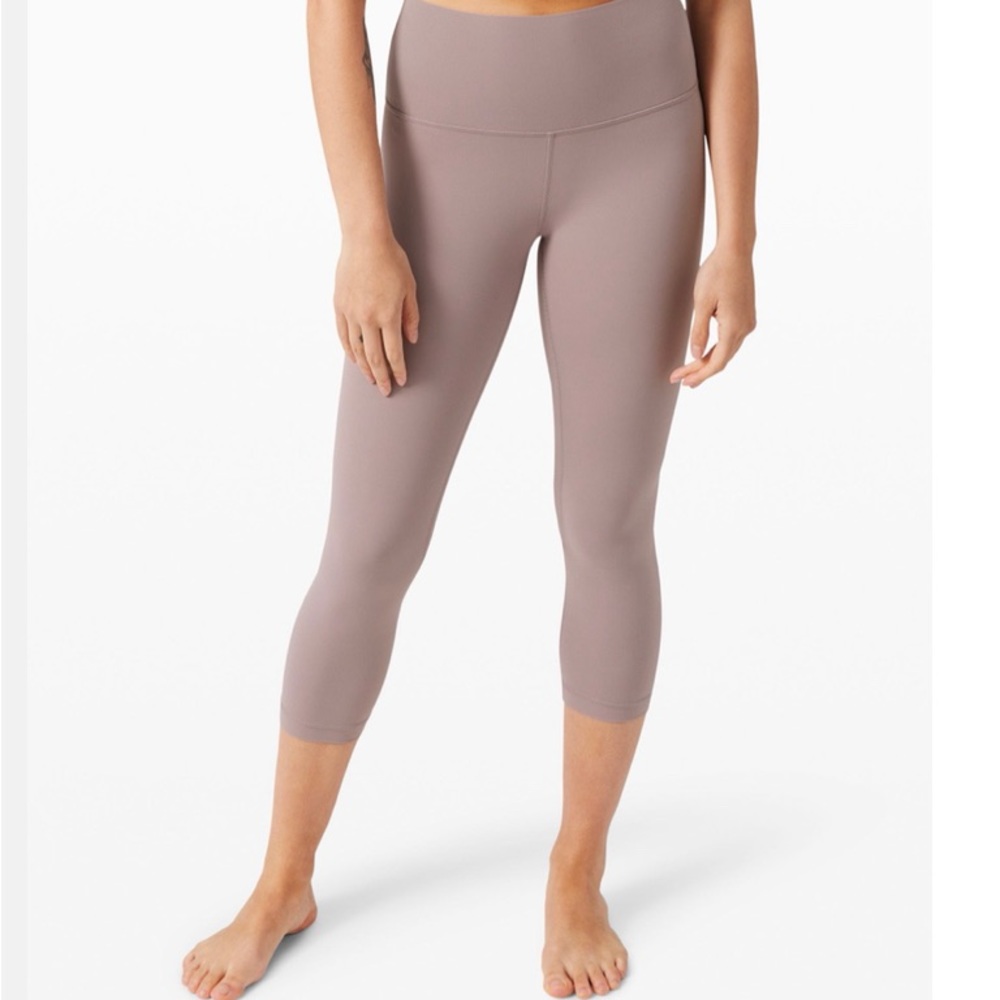 LULULEMON ALIGN CROP 21"
Violet Verbena Size: 8